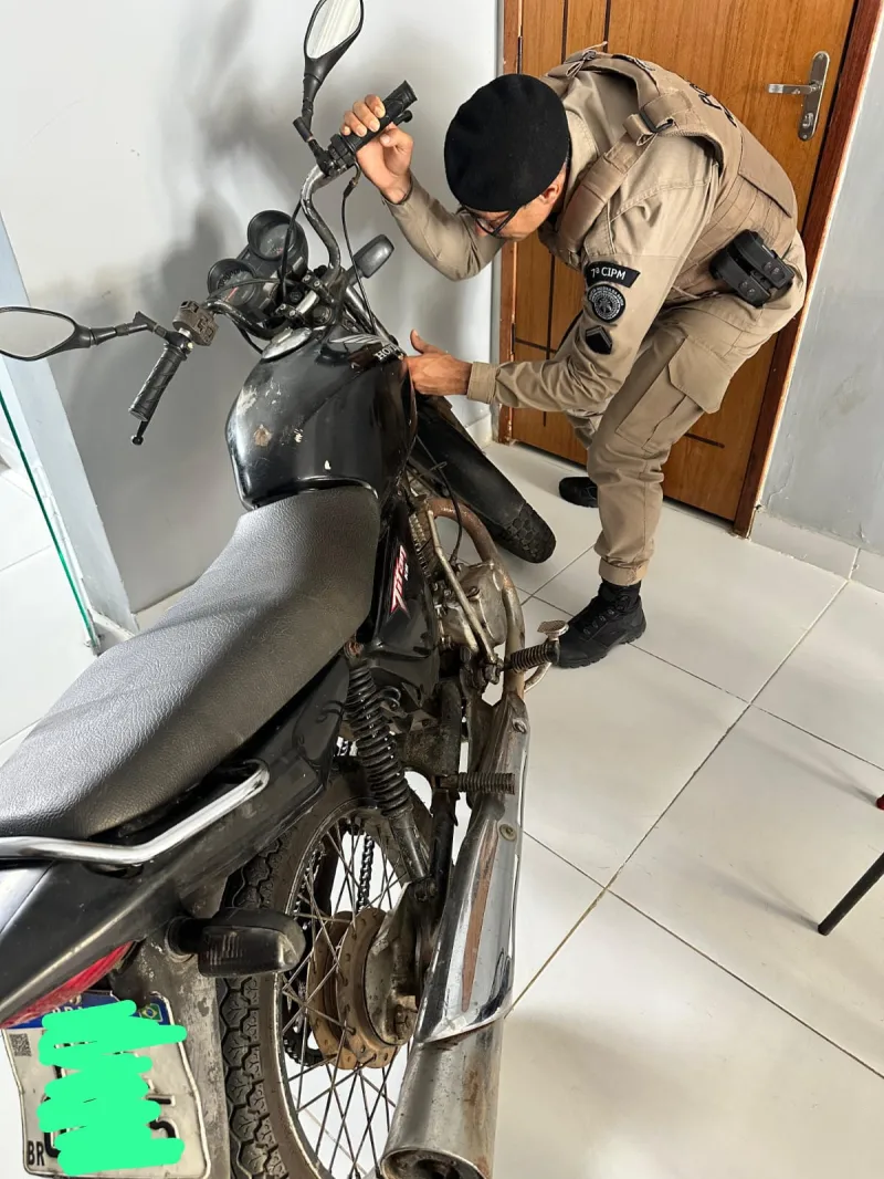 Polícia Militar recupera motocicleta com restrição de furto/roubo em Itagimirim