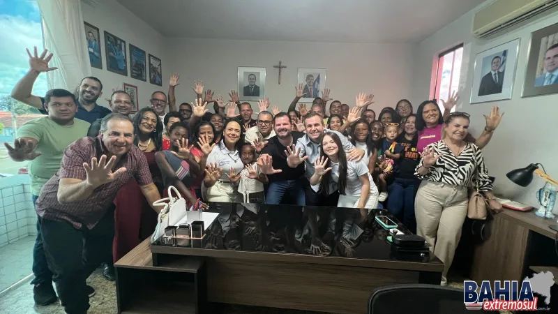 Em cerimônia emocionante, Lajedão entrega prefeitura reformada e homenageia ex-prefeito 