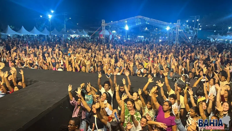 Público lota primeira noite do Adora Prado: Evento de música e fé começa com grande sucesso