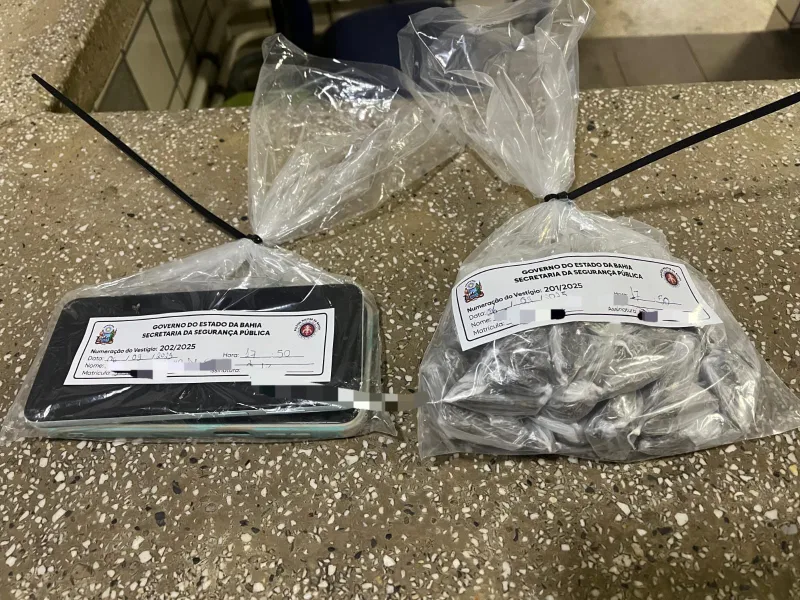 Polícia Militar apreende drogas e detém adolescentes em Itamaraju