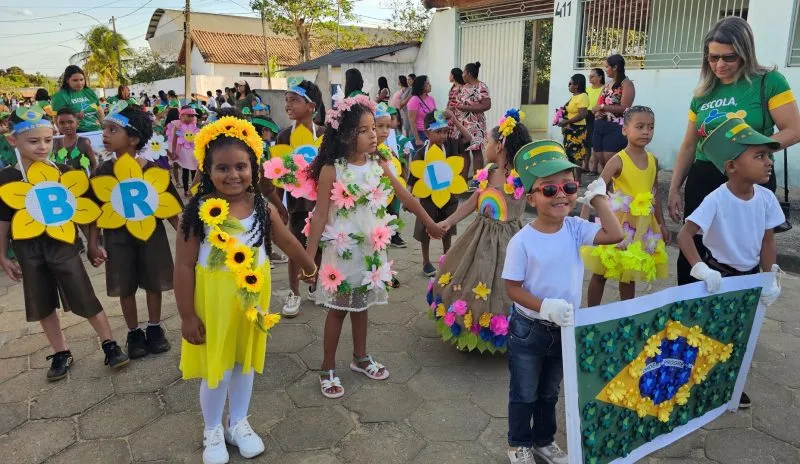 Tradição e patriotismo marcam desfile cívico do 7 de setembro no distrito de Taquarinha em Mucuri