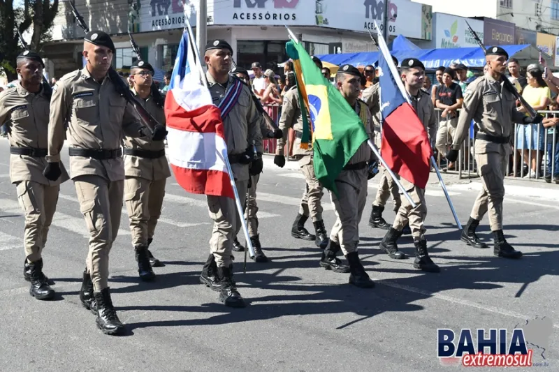 Desfile Cívico marca 7 de Setembro e os 40 anos de emancipação política de Teixeira de Freitas