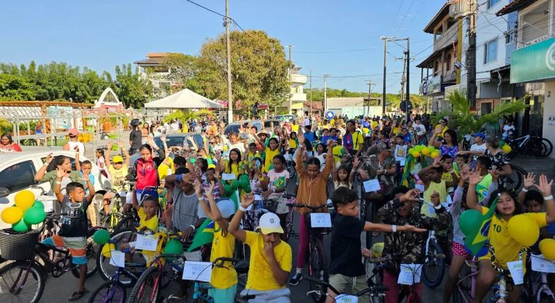 Mucuri celebra a Independência com desfile cívico e passeio ciclístico que reúnem centenas de pessoas