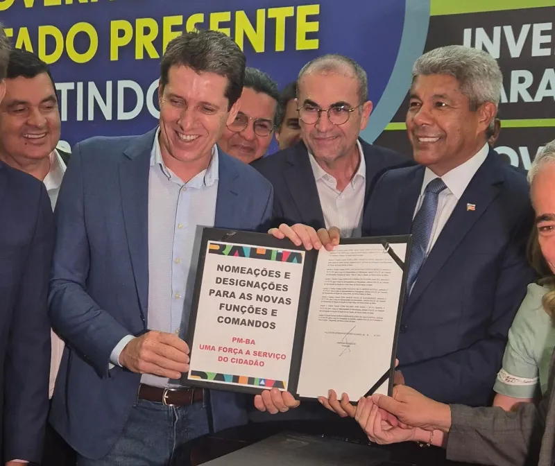 Governador sanciona leis que criam novos comandos e promove oficiais da PM