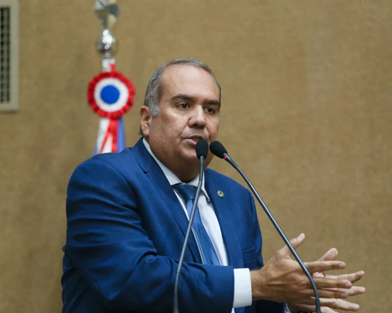 ”A Bahia quer saber quando a obra vai começar”, dispara Sandro Régis ao criticar criação de Secretaria Especial da Ponte Salvador-Itaparica