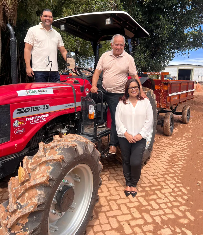 Prefeitura de Medeiros Neto ganha trator para fortalecer a Agricultura através da SEMAGRI 