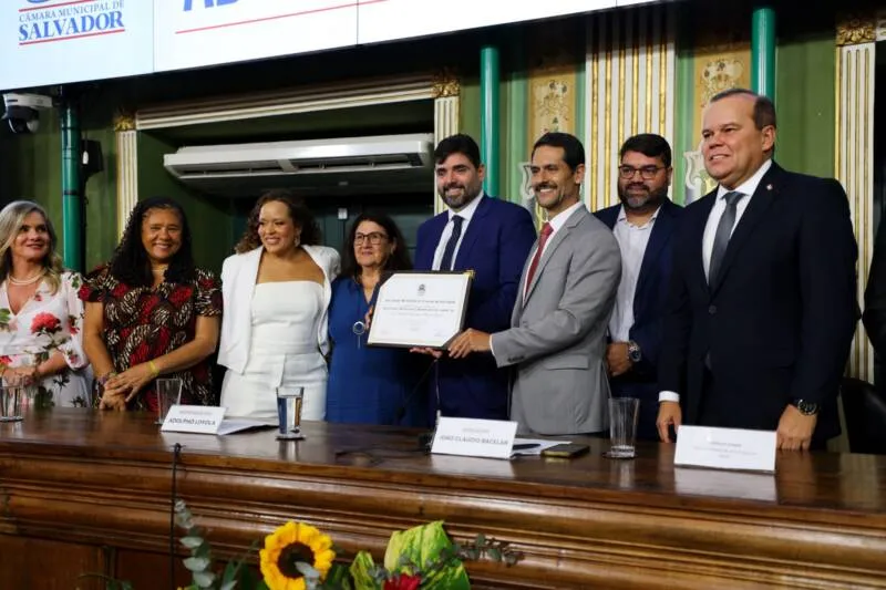 Secretário de Relações Institucionais, Adolpho Loyola recebe Título de Cidadão de Salvador 