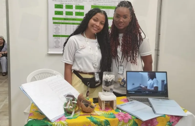 Estudantes baianas conquistam prêmio internacional com filtro ecológico de casca de coco