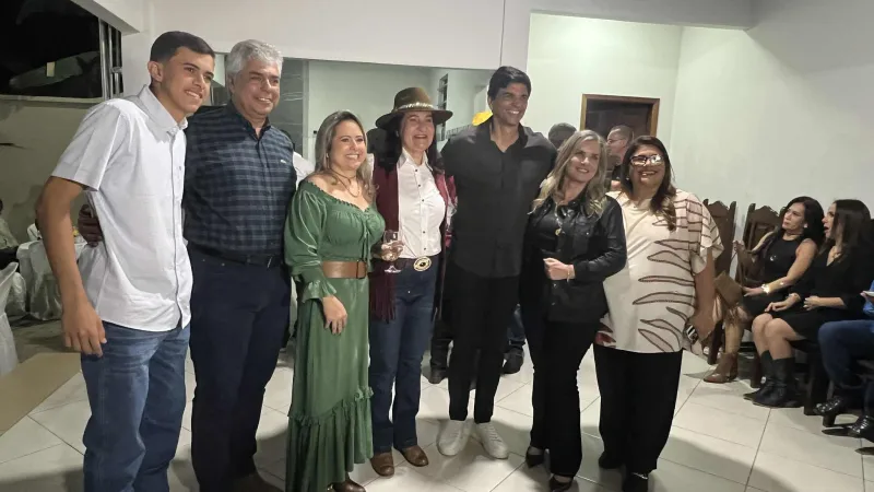 Primeira noite da 38ª Festa do Vaqueiro de Ibirapuã bate recorde de público e emociona multidão