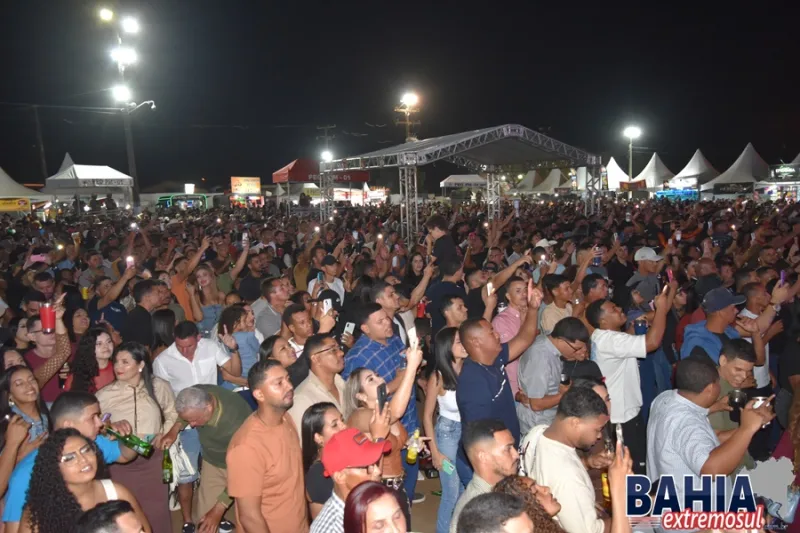 Primeira noite da 38ª Festa do Vaqueiro de Ibirapuã bate recorde de público e emociona multidão