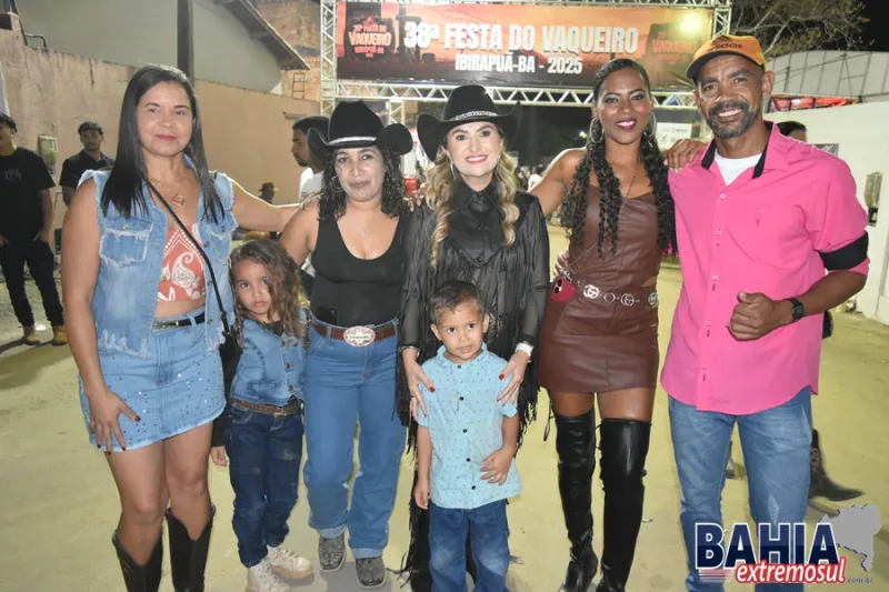 Festa do Vaqueiro de Ibirapuã: Kaelzinho Ferraz e muito forró animam a segunda noite