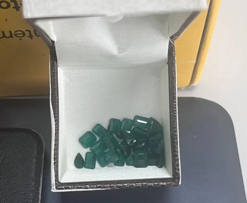 Homem é preso com 25 pedras de esmeralda em Salvador