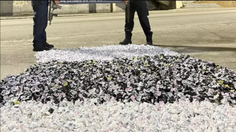 Vovó do Tráfico: Idosa é presa com 11 mil pinos de cocaína no porta-malas do carro