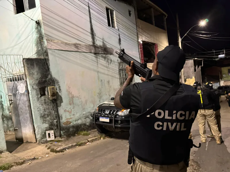 Três morrem e onze são presos durante Operação Réprobos em Salvador e região Três morrem e onze são presos durante Operação Réprobos em Salvador e região