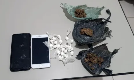 Perseguição e resistência: Homem é preso com drogas e celulares pela PM de Itanhém