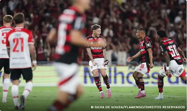 Com direito a gol relâmpago, Flamengo derrota Estudiantes no Maracanã