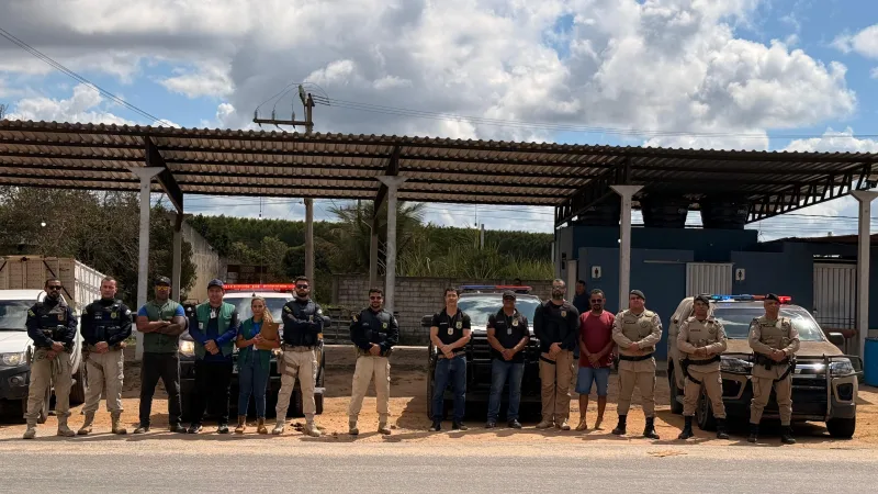 Operação conjunta retira animais da BR-418 em Posto da Mata
