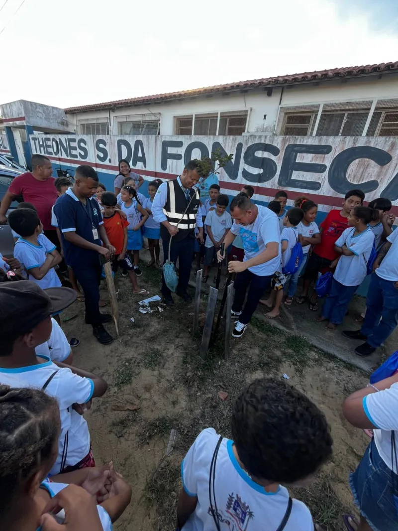 Suzano celebra o Dia da Árvore com educação ambiental e plantio de ipês amarelos na Bahia e no Espírito Santo