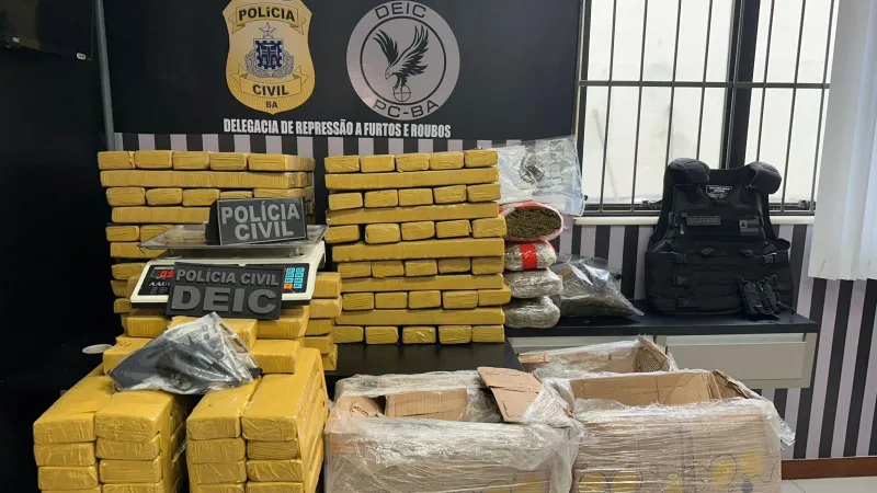 Polícia Civil apreende 212 quilos de maconha em Feira de Santana Polícia Civil apreende 212 quilos de maconha em Feira de Santana