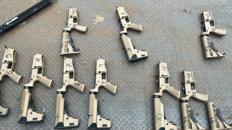 Polícia Civil apreende 22 fuzis e tabletes de cocaína em Vila de Abrantes