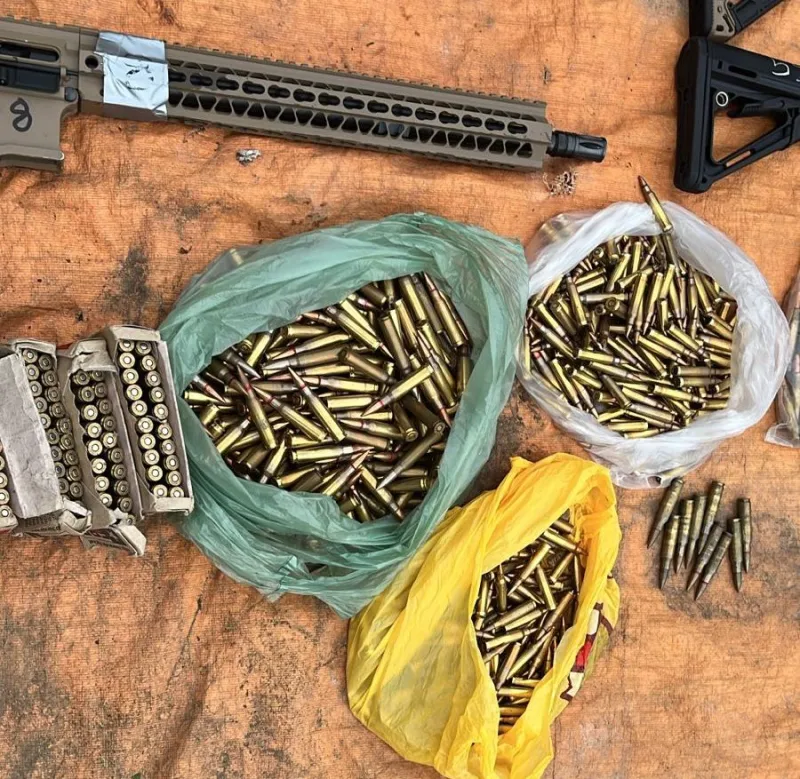 Polícia Civil apreende 22 fuzis e tabletes de cocaína em Vila de Abrantes