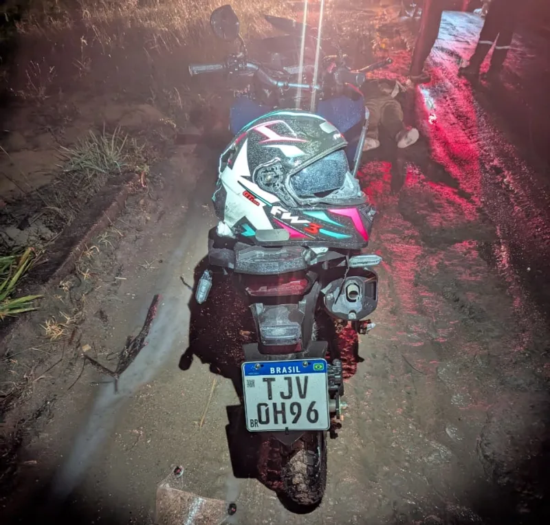 Jovem morre e irmão fica gravemente ferido em acidente de moto na BR 101 em Ibirapuã