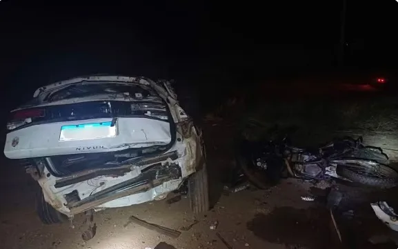 Pai, mãe e quatro filhos morrem em acidente com caminhão, carros e moto na BR-153