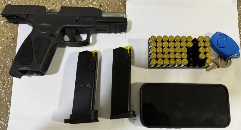 Polícia Militar prende em Teixeira de Freitas homem com veículo furtado no Espírito Santo Polícia Militar prende em Teixeira de Freitas homem com veículo furtado no Espírito Santo