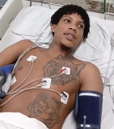 Açougueiro tem mão triturada em máquina de moer carne em supermercado no ES Açougueiro tem mão triturada em máquina de moer carne em supermercado no ES