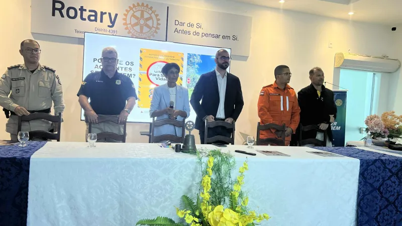 Agente da PRF ministra palestra sobre  prevenção de acidente de  trânsito  no Rotary Club de Teixeira de Freitas 