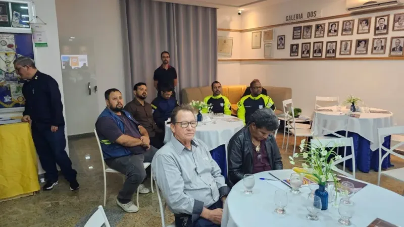 Agente da PRF ministra palestra sobre  prevenção de acidente de  trânsito  no Rotary Club de Teixeira de Freitas 