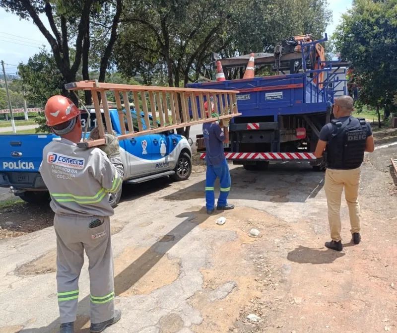 Ação da Polícia Civil em Eunápolis recupera material furtado de empresa Ação da Polícia Civil em Eunápolis recupera material furtado de empresa