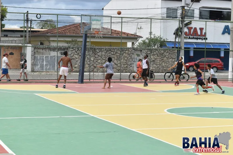 Manhã de energia! Domingo é Lazer transforma Praça Padre Aparecido em ginásio a céu aberto