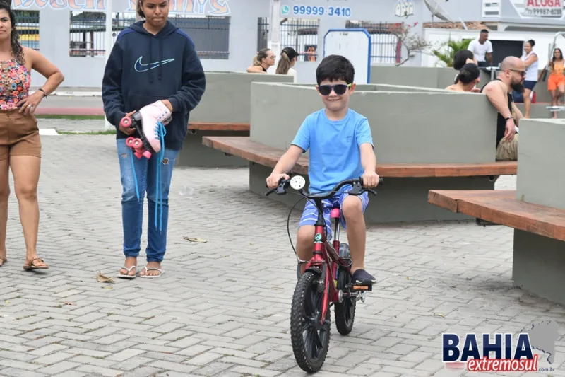 Manhã de energia! Domingo é Lazer transforma Praça Padre Aparecido em ginásio a céu aberto