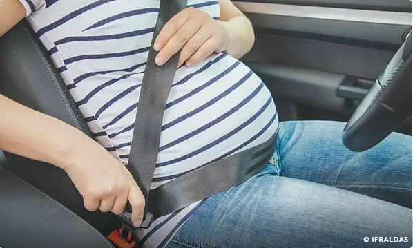 Médicos alertam para cuidados no volante durante gestação e puerpério