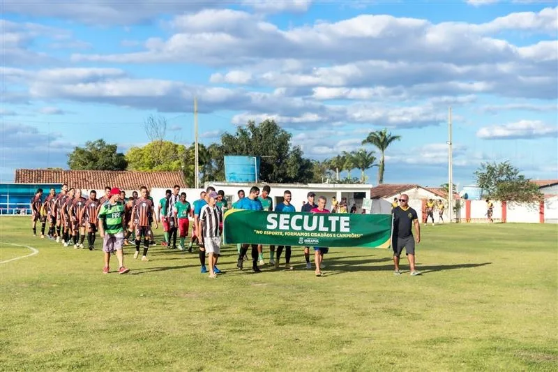 Ibirapuã dá início a dois grandes campeonatos e homenageia árbitros