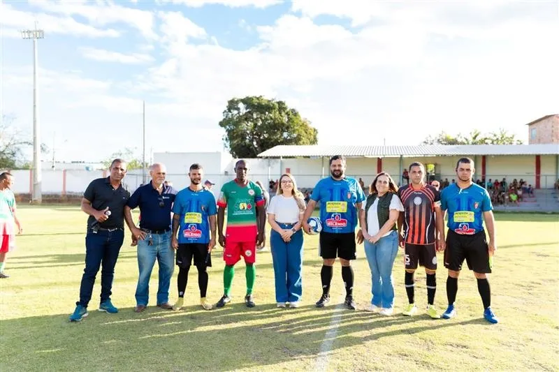 Ibirapuã dá início a dois grandes campeonatos e homenageia árbitros