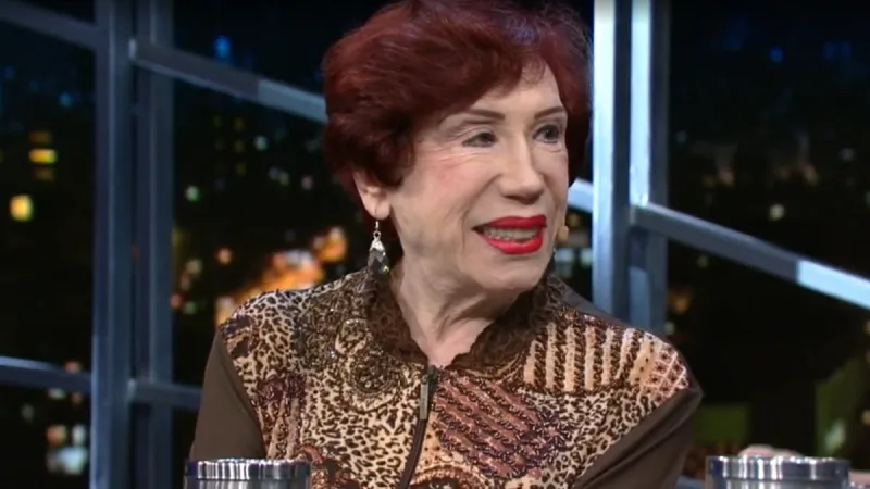 Famosos se despedem e prestam homenagens a Berta Loran  