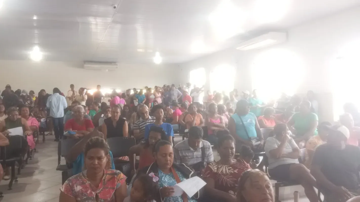 Moradores de Prado lotam Câmara de Vereadores em defesa do direito à moradia.
