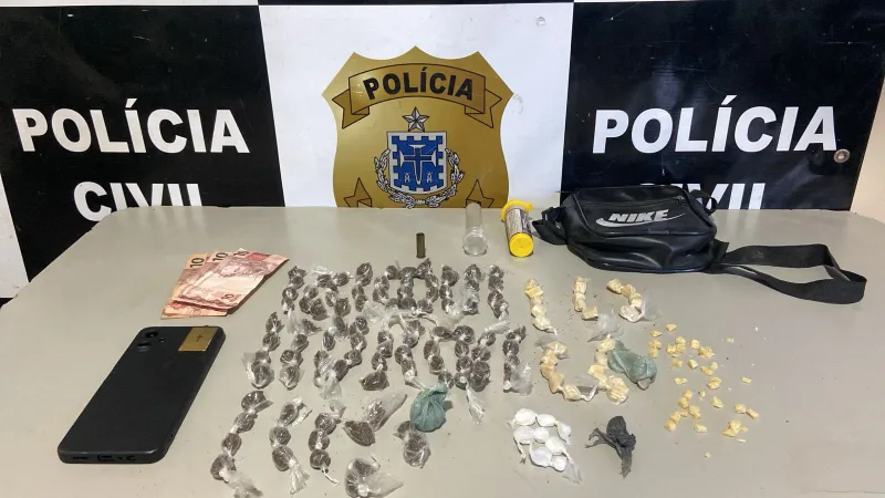Polícia Civil prende homem com drogas em ação investigativa no bairro Moisés Reis, em Eunápolis Polícia Civil prende homem com drogas em ação investigativa no bairro Moisés Reis, em Eunápolis