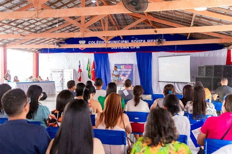 Prefeitura de Ibirapuã promove encontro sobre o Plano Nacional Escola das Adolescências