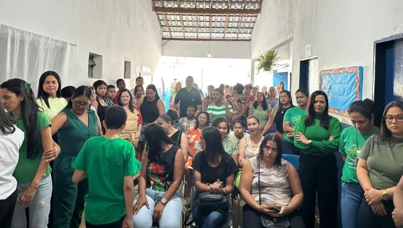 Escola de Ibiranhém celebra reforma e entrega de uniformes em parceria com empresa privada