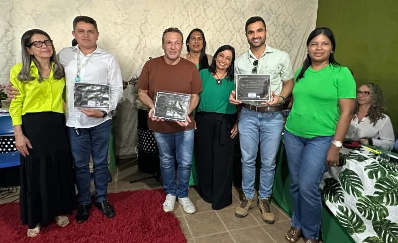 Escola de Ibiranhém celebra reforma e entrega de uniformes em parceria com empresa privada