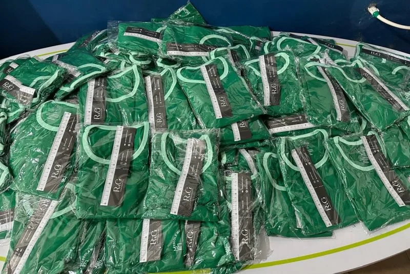 Escola de Ibiranhém celebra reforma e entrega de uniformes em parceria com empresa privada