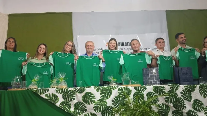 Escola de Ibiranhém celebra reforma e entrega de uniformes em parceria com empresa privada