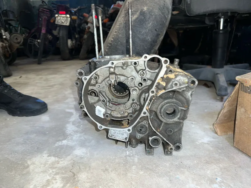 Motocicletas adulteradas e motor roubado são apreendidos em oficina de Itabatã