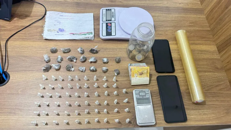 Casal é detido com cocaína, maconha e celulares em Santa Cruz Cabrália