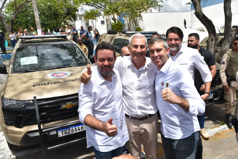 Beto Pinto participa da entrega de novas viaturas e celebra conquista para Medeiros Neto