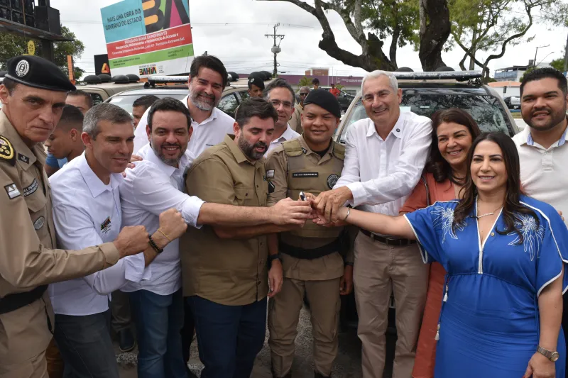 Beto Pinto participa da entrega de novas viaturas e celebra conquista para Medeiros Neto