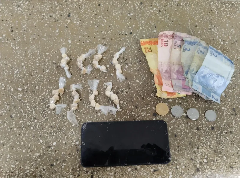 Polícia Militar apreende drogas em duas ações no bairro Tancredo Neves e prende dois suspeitos em Teixeira de Freitas